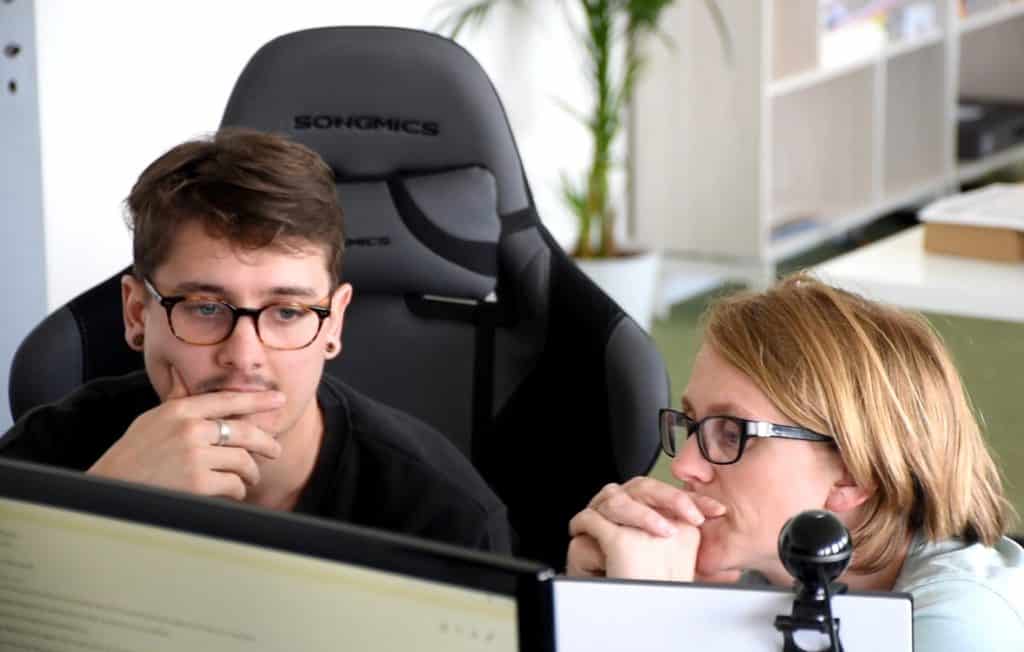 Glen et Claire, développeurs chez Yes We Dev